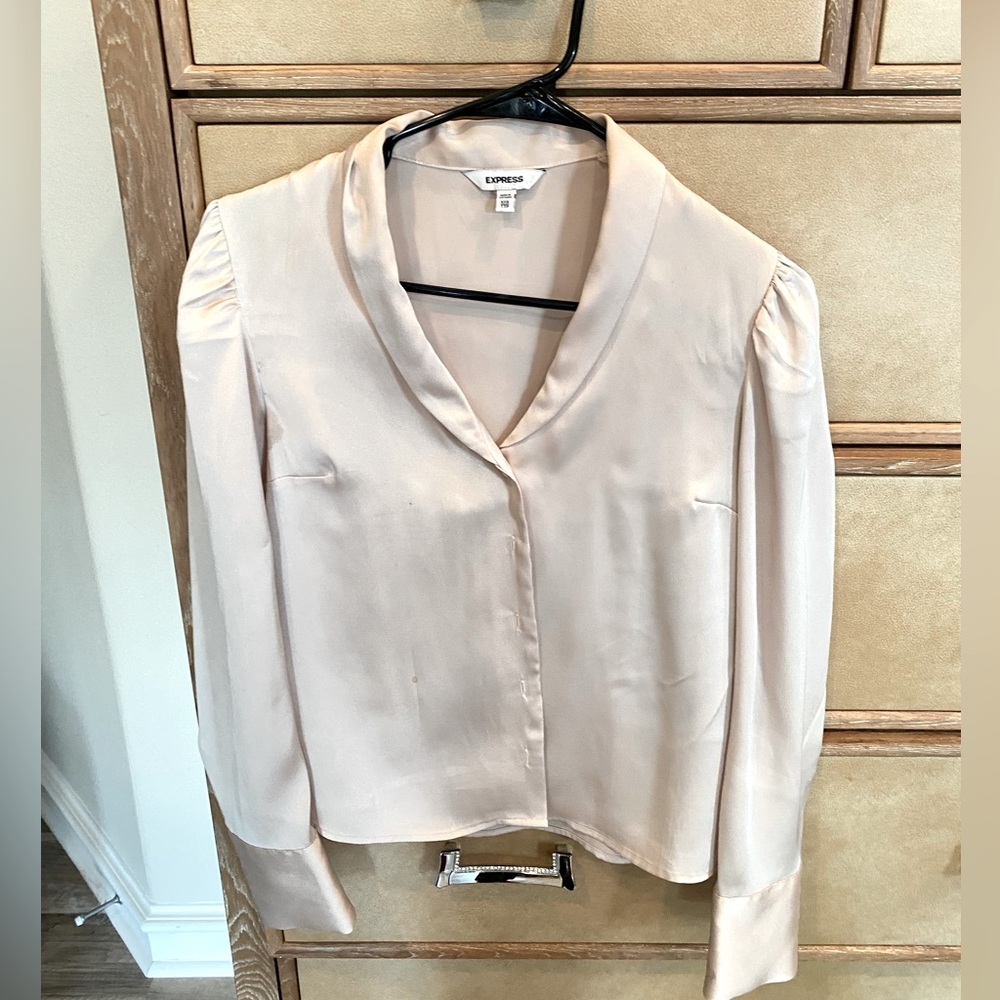 Express Satin puff sleeve top